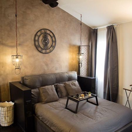 Industrial Apartment Near Duomo Milan Bagian luar foto
