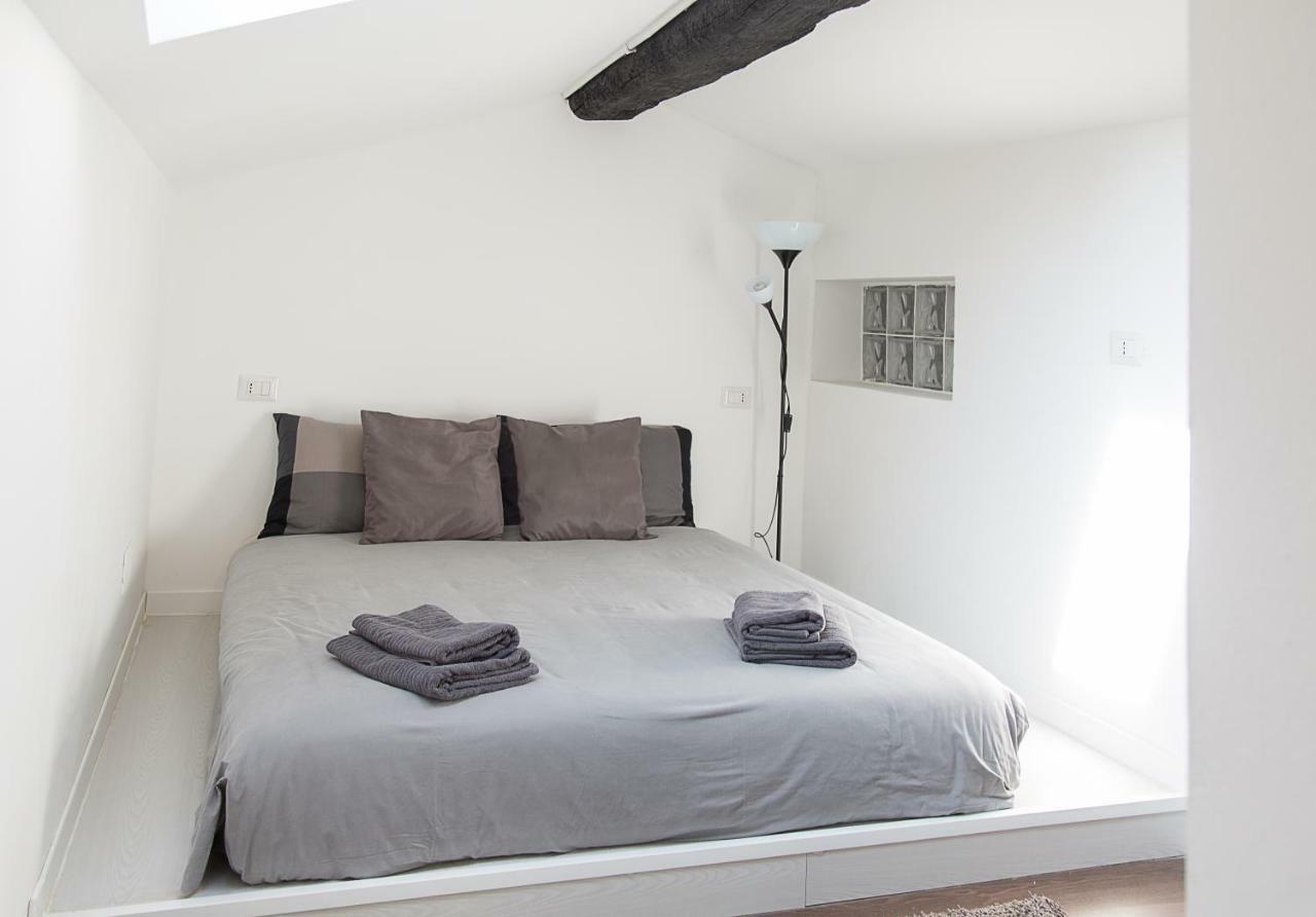 Industrial Apartment Near Duomo Milan Bagian luar foto