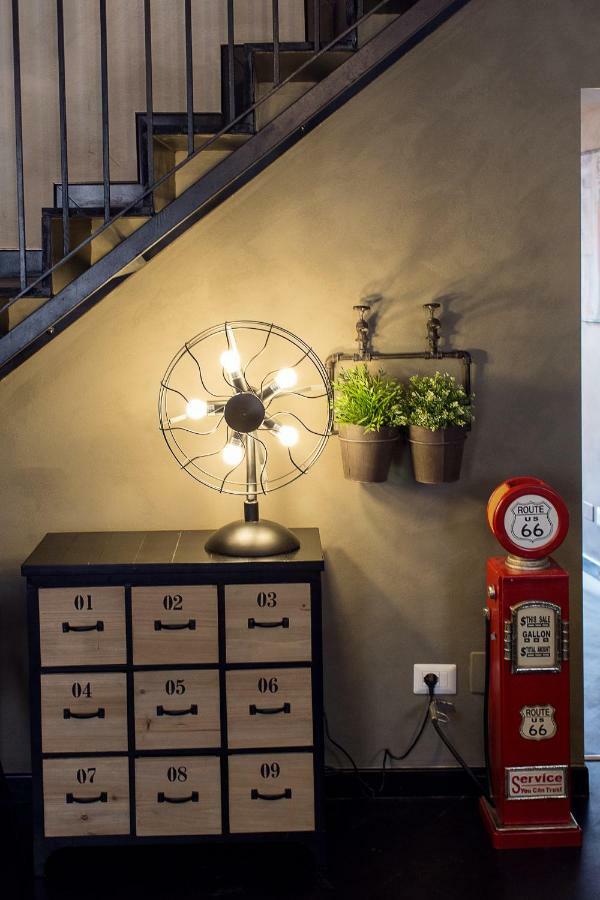 Industrial Apartment Near Duomo Milan Bagian luar foto