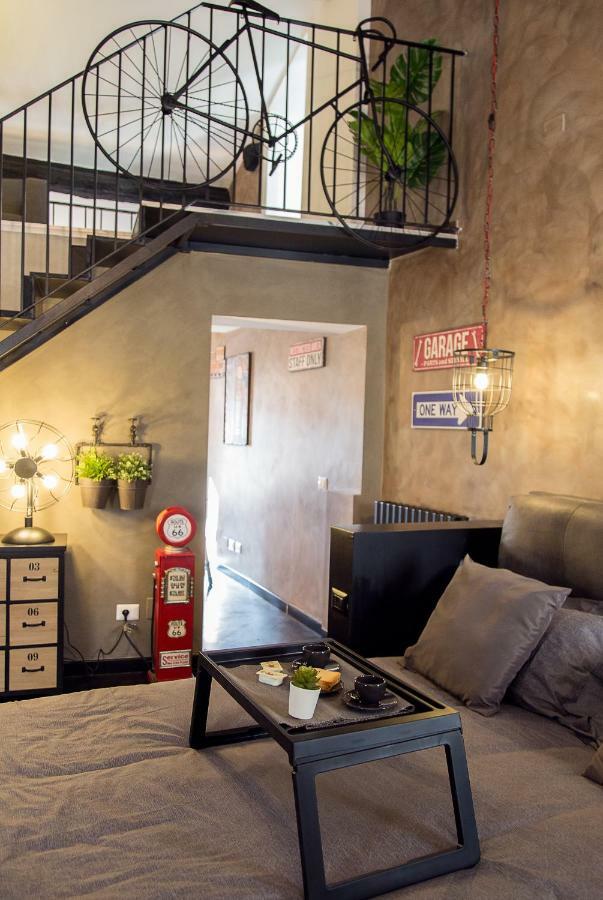 Industrial Apartment Near Duomo Milan Bagian luar foto