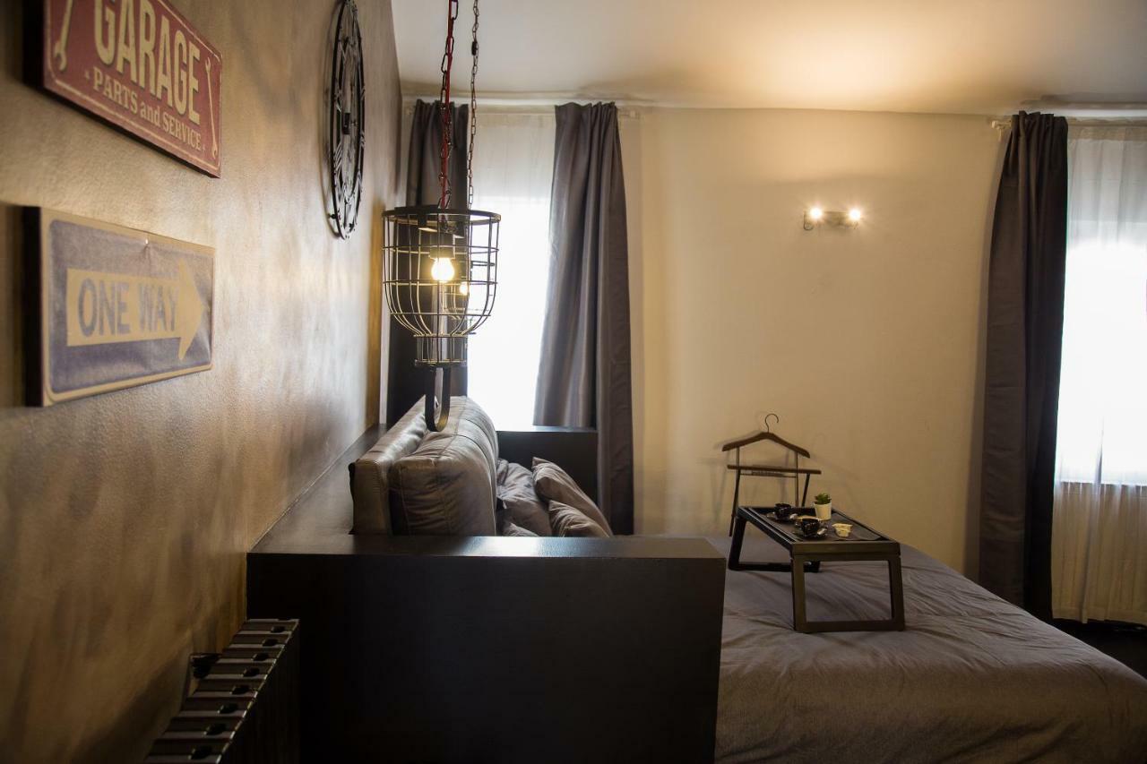 Industrial Apartment Near Duomo Milan Bagian luar foto