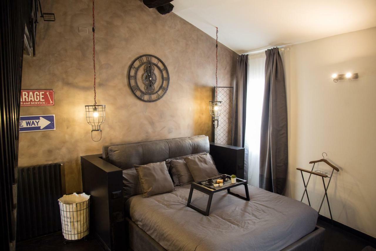 Industrial Apartment Near Duomo Milan Bagian luar foto