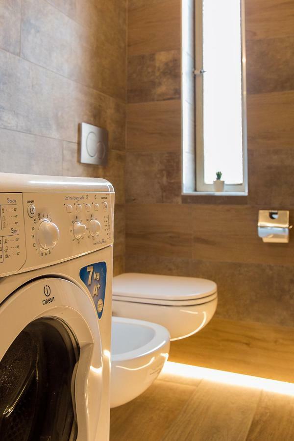 Industrial Apartment Near Duomo Milan Bagian luar foto
